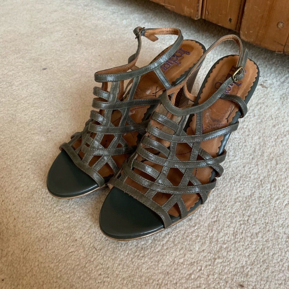 Indigo Clark’s strappy heel